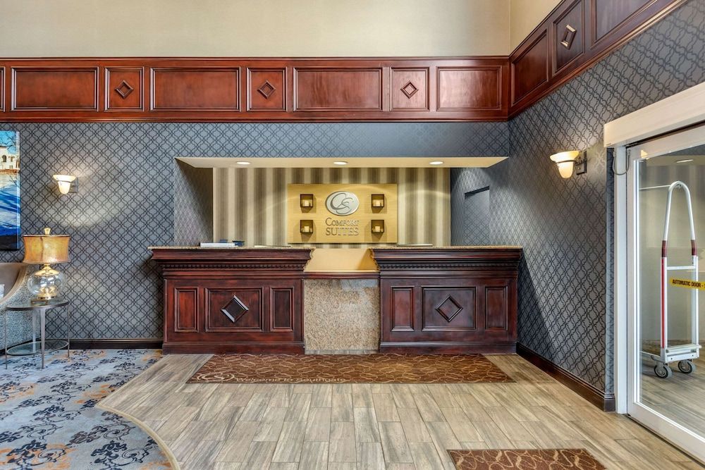 Comfort Suites (Southgate) 2