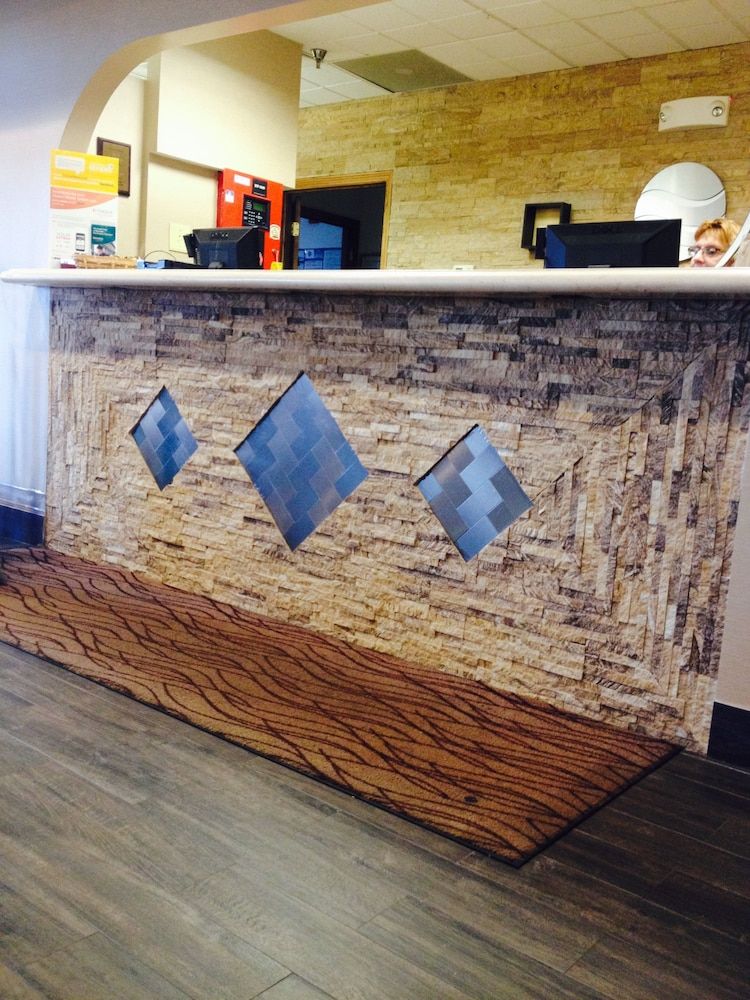 Comfort Inn (Crystal Lake) 2