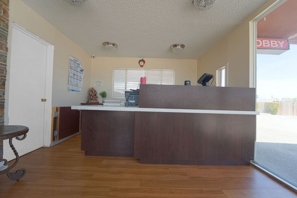 Red Roof Inn Mojave 3