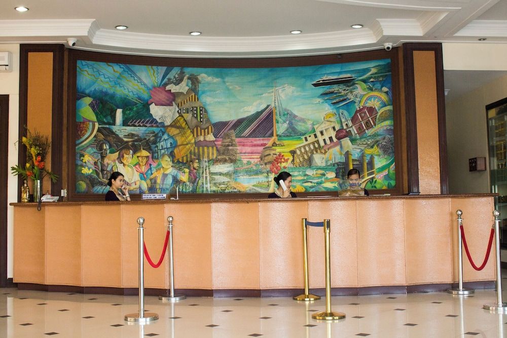 Crown Royale Hotel 3