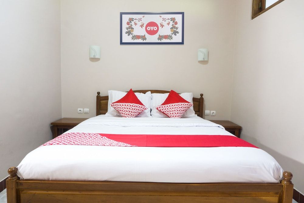 Oyo 942 Srikandi Hotel 2 estrelas em Pacitan