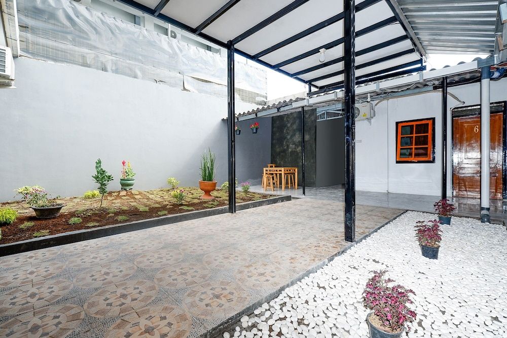 Perdana Kasih Hotel Klaten by ZUZU 2 estrellas en Solo