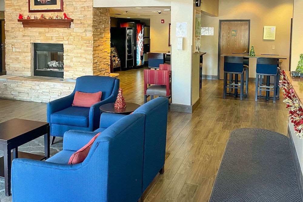 Comfort Inn & Suites Midtown 3