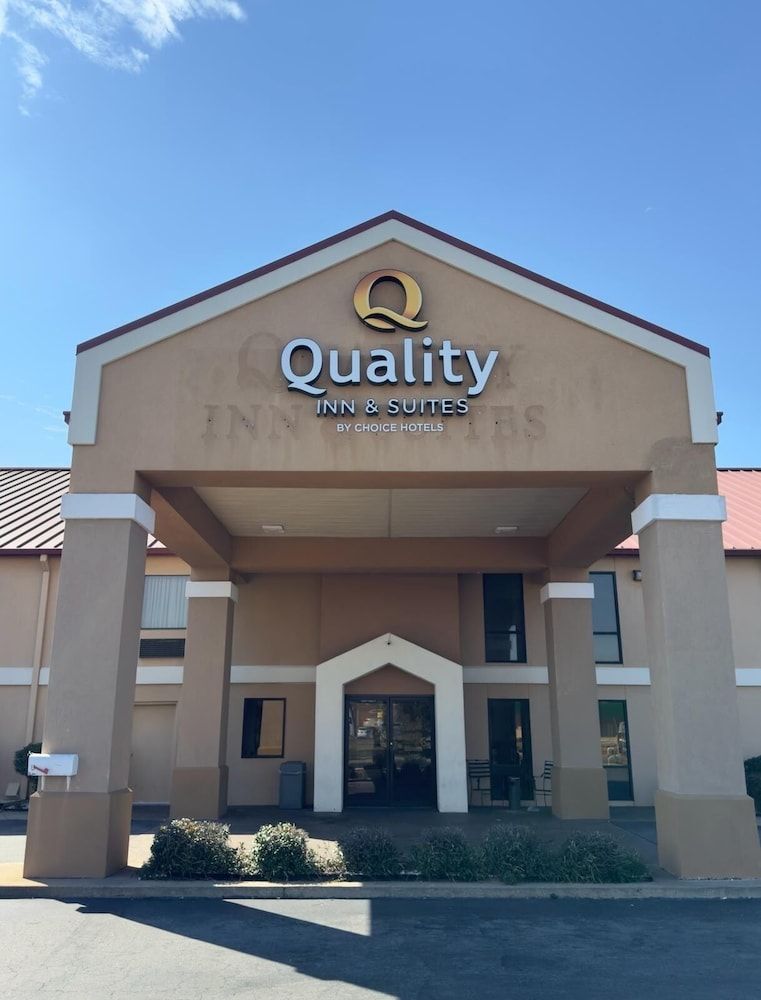 Quality Inn & Suites Pine Bluff 2 estrelas em Pine Bluff