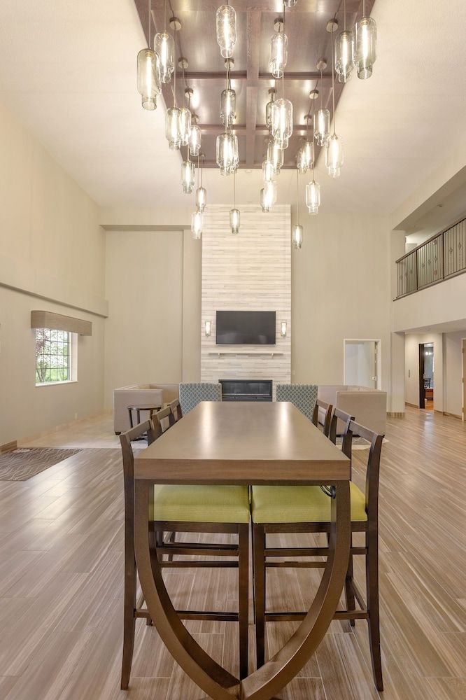 Comfort Inn & Suites Tualatin - Lake Oswego South 2