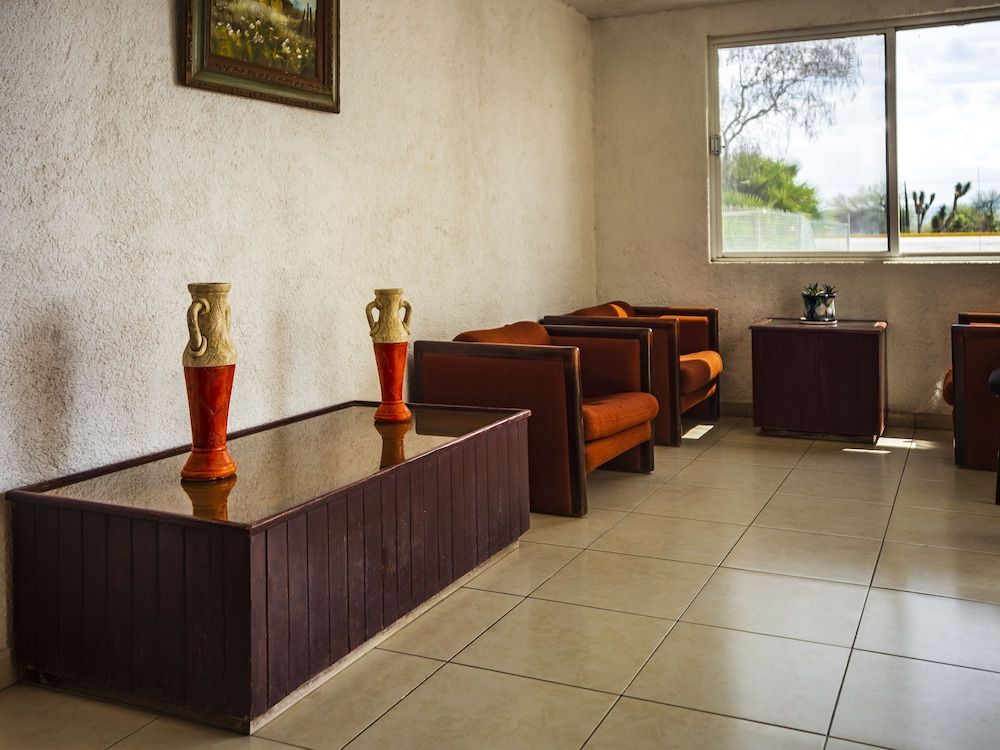 OYO Hotel Oasis, Matehuala 2