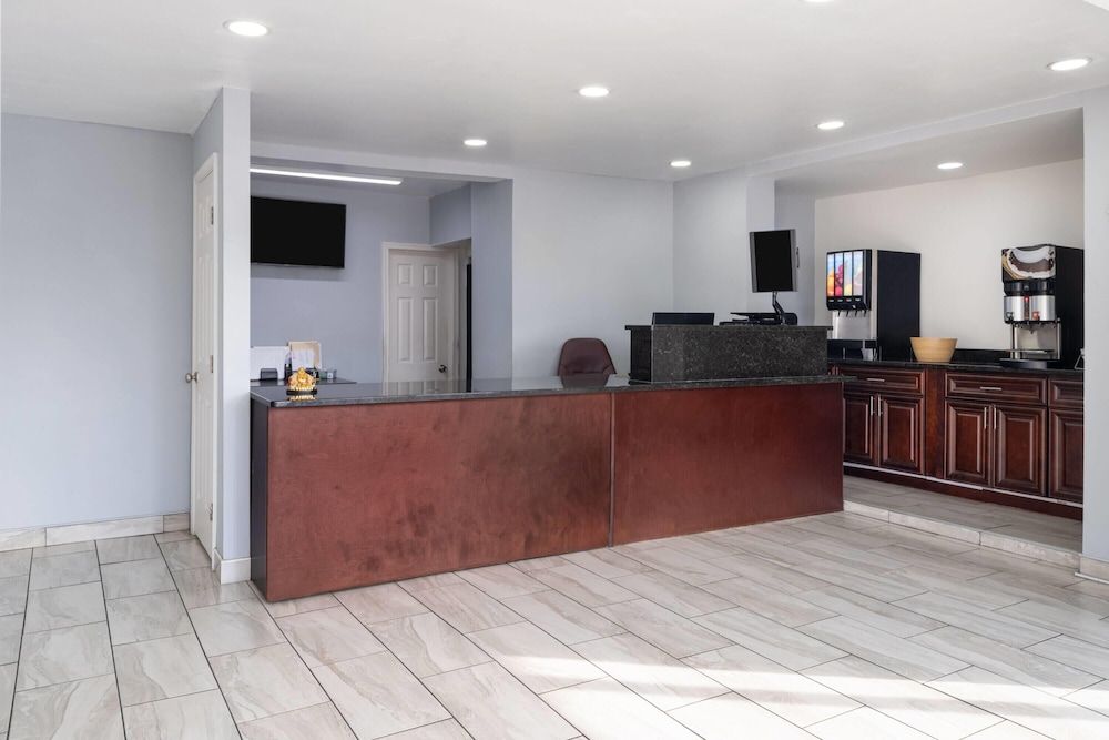 Super 8 by Wyndham Portsmouth - Norfolk 2