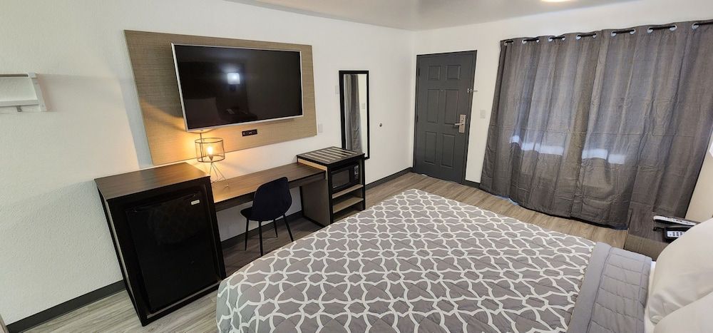 Country Inn Banning 3