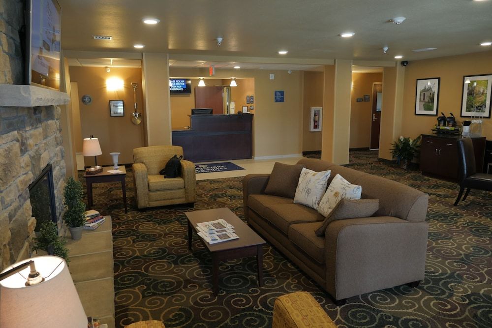 Cobblestone Inn & Suites - Winterset, IA 2