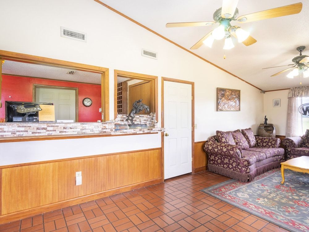 OYO Hotel Daleville AL Hwy 84 2