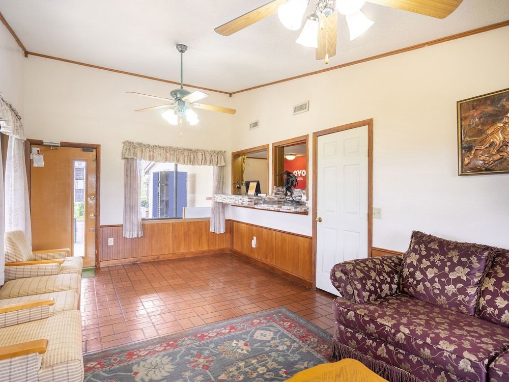 OYO Hotel Daleville AL Hwy 84 3