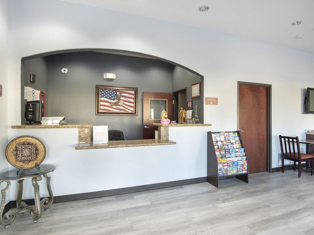 OYO Townhouse Clute Lake Jackson 3