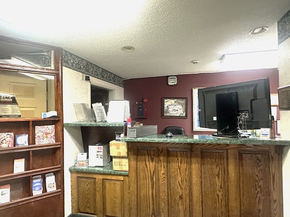 OYO Hotel East Macon I-75 3