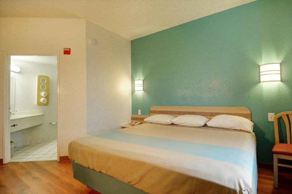 Motel 6 Denison, TX 3