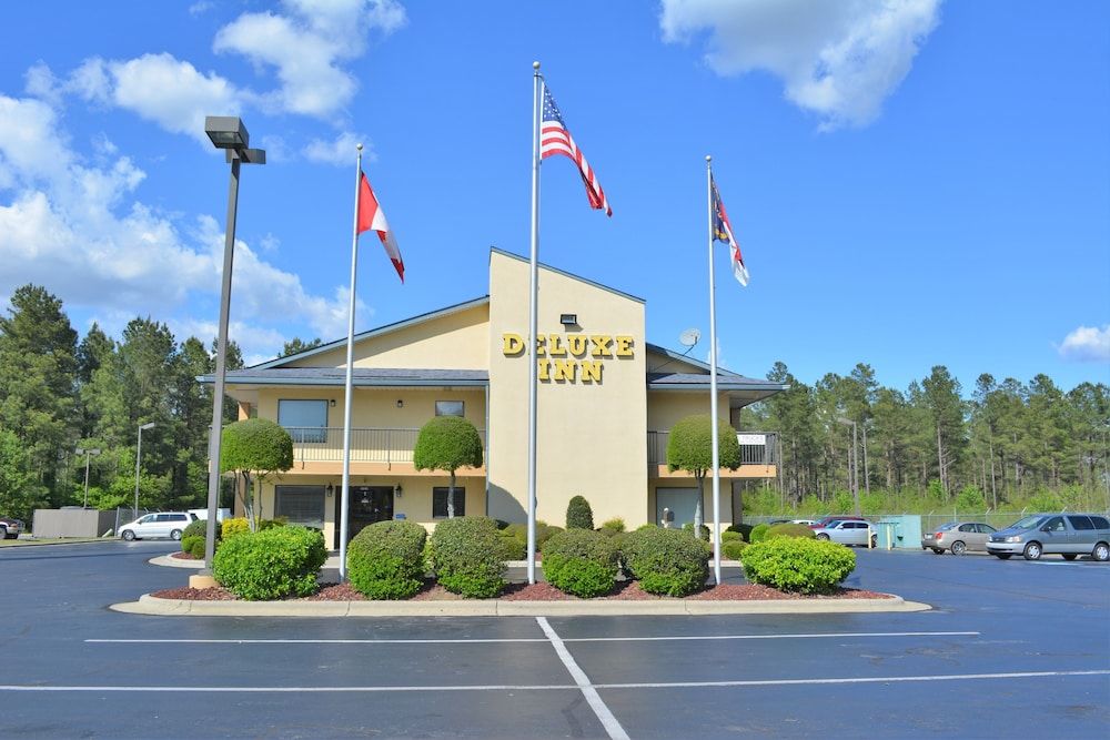 Deluxe Inn Fayetteville - I-95 Exit 49 3 estrellas en Fayetteville