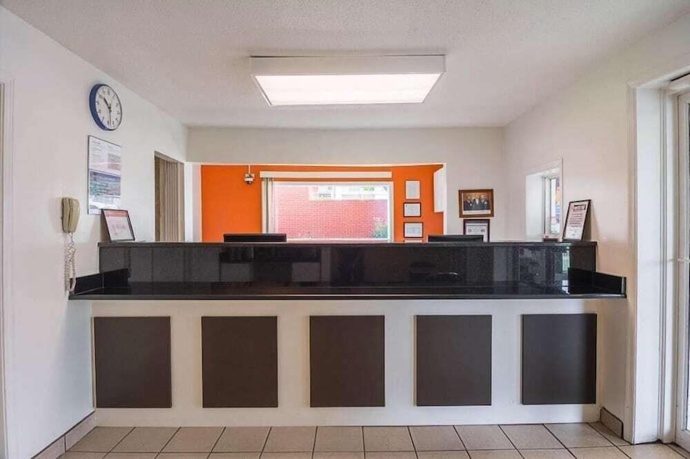 Motel 6 Gainesville, GA 3