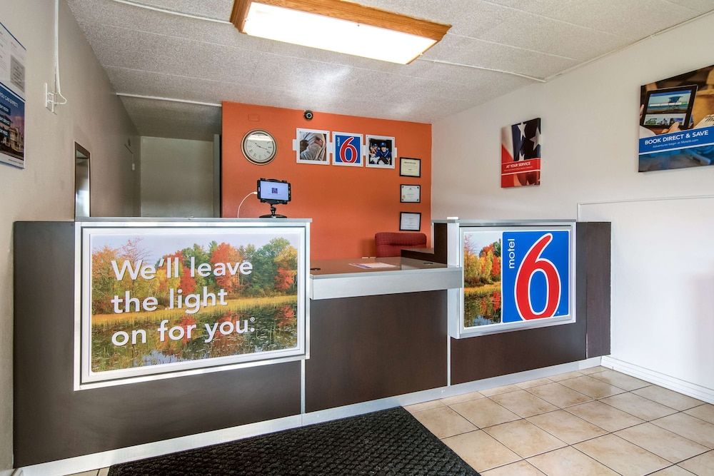 Motel 6 New Stanton, PA 2