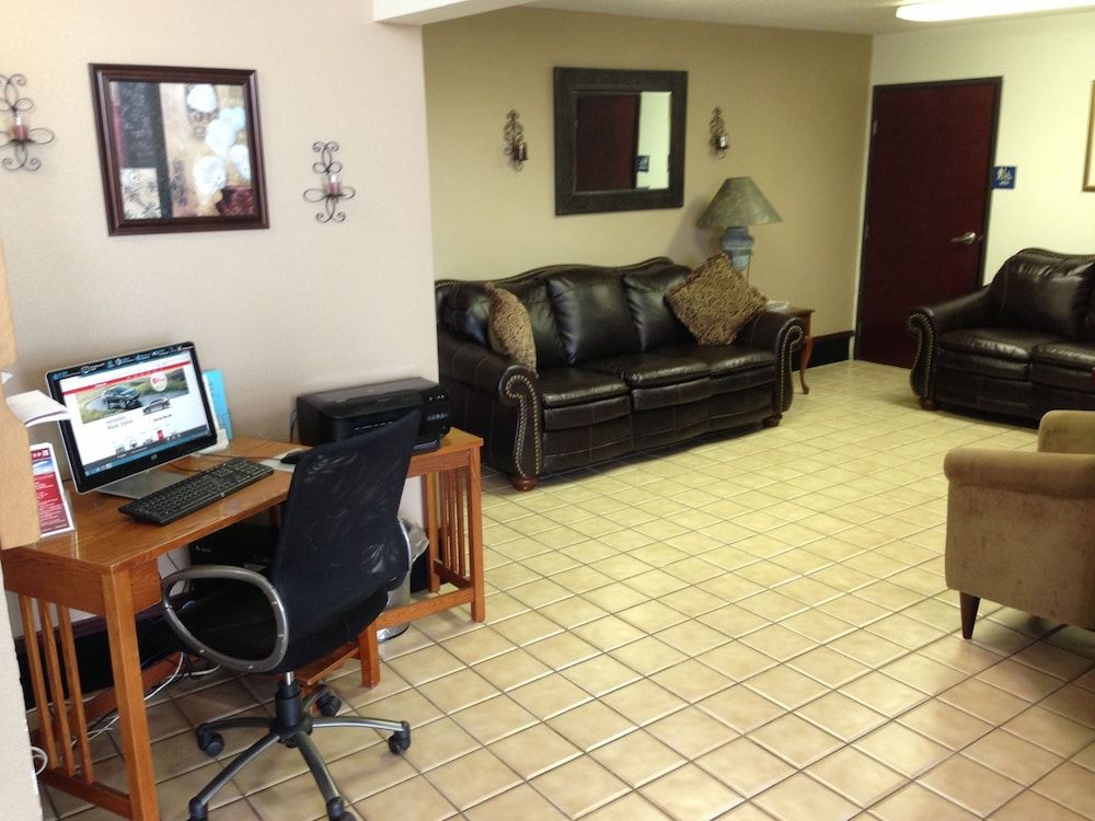 Brentwood Inn Suites 3