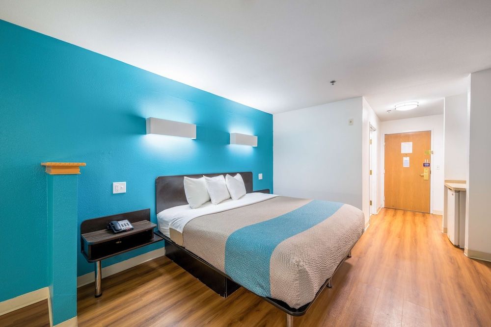 Motel 6 Decatur, TX 3