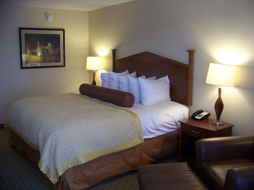 Norfolk Country Inn & Suites 3