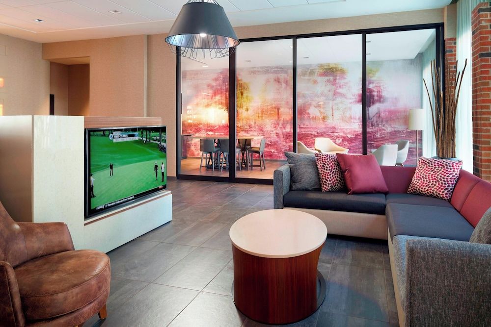 Courtyard by Marriott LaGrange 2