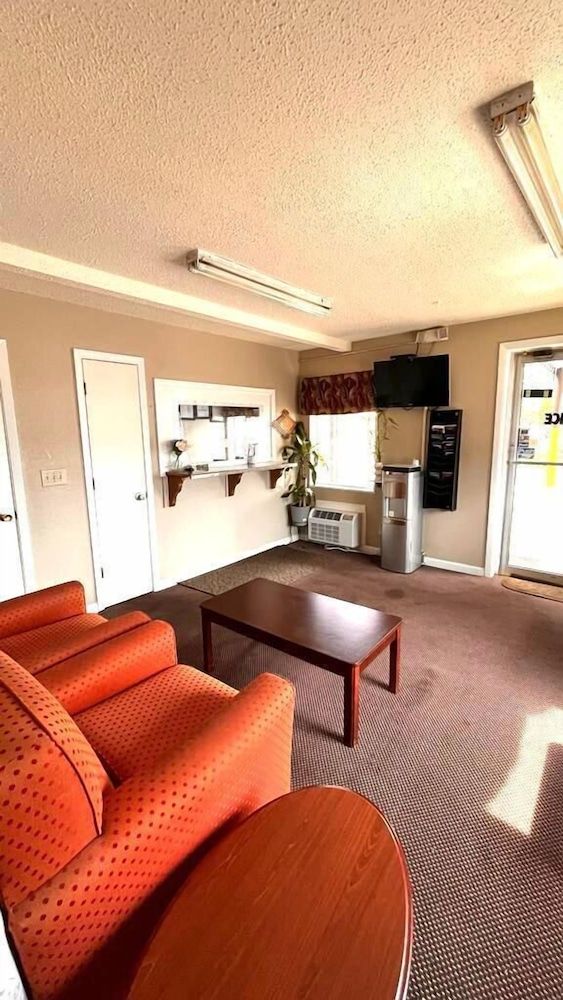 Red Carpet Inn Oxford 3