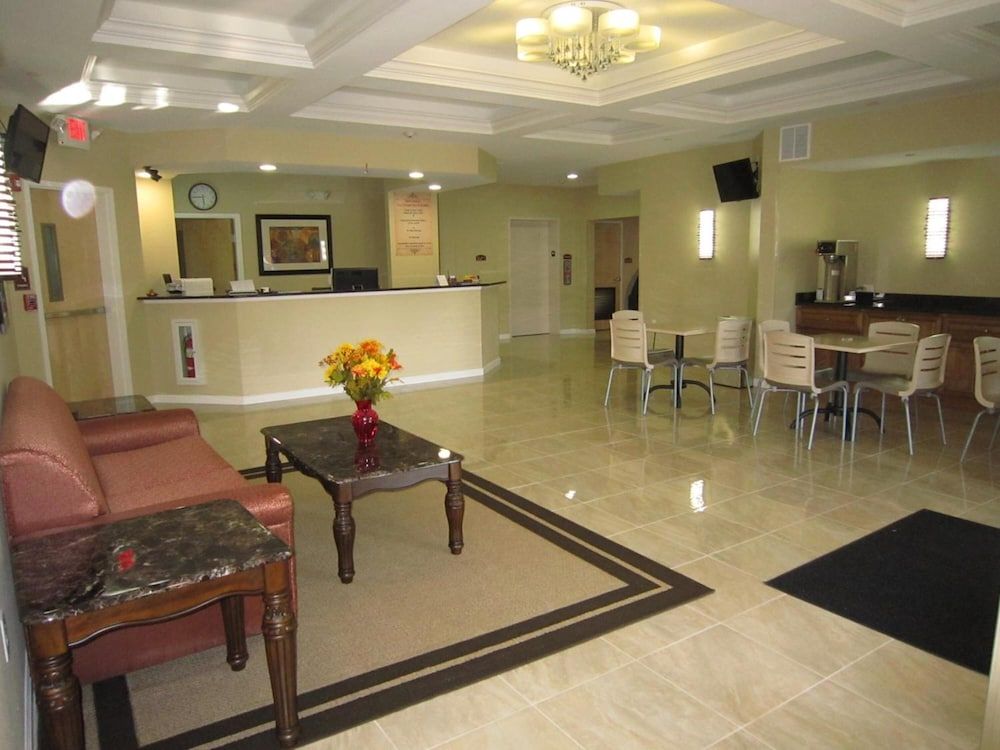 Red Carpet Inn And Suites Monmouth Jtc 2