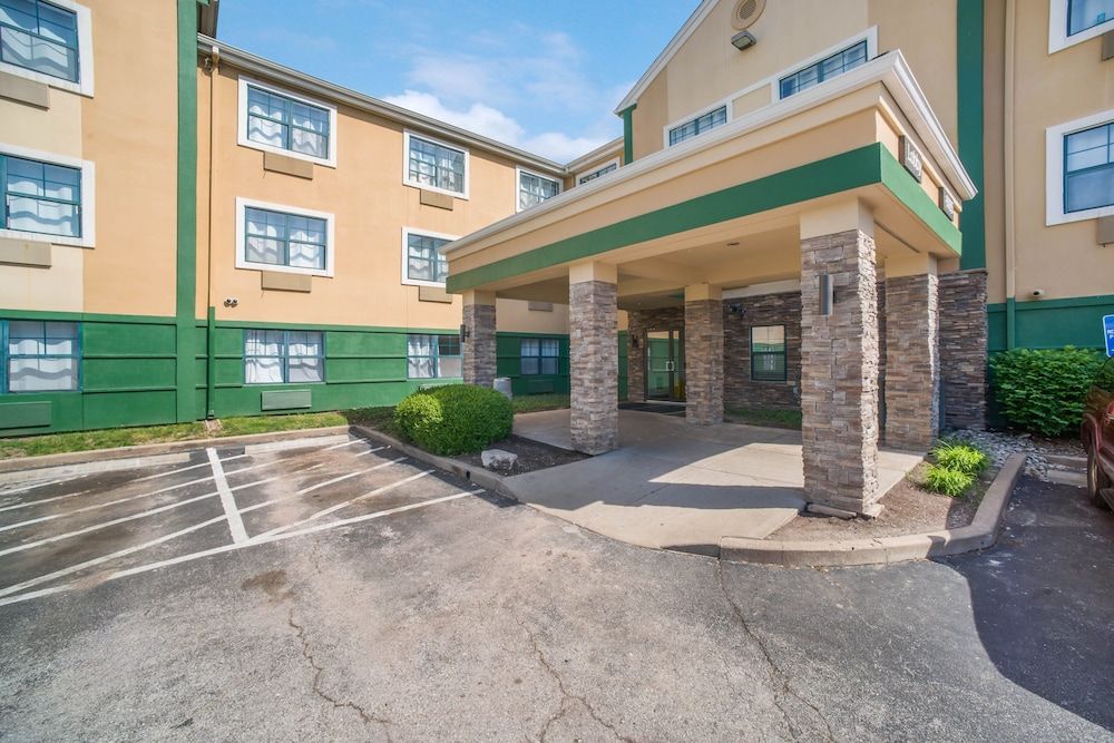 HomeTowne Studios by Red Roof St. Louis - Airport/ N Lindbergh 2 étoiles à Hazelwood