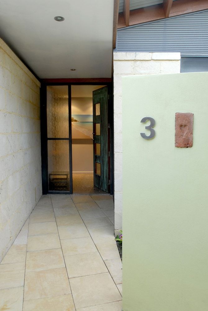 By the Beach B&B and Apartments 2