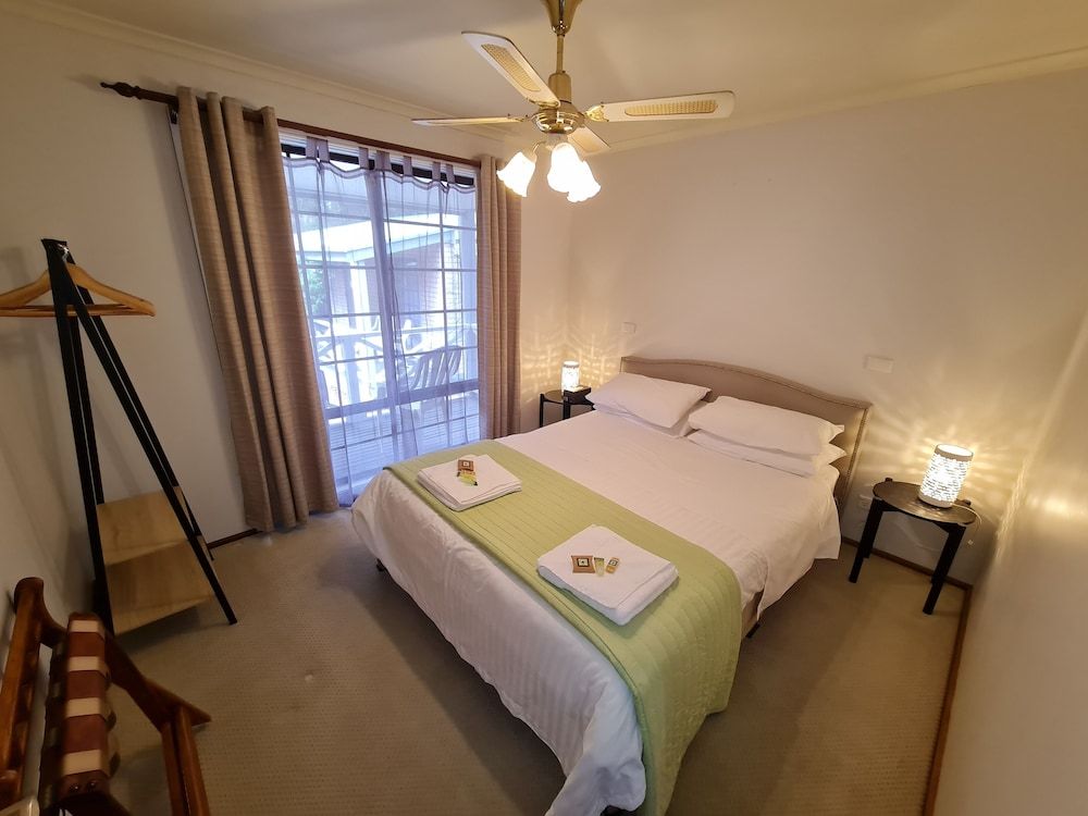 Barossa Country Cottages 3