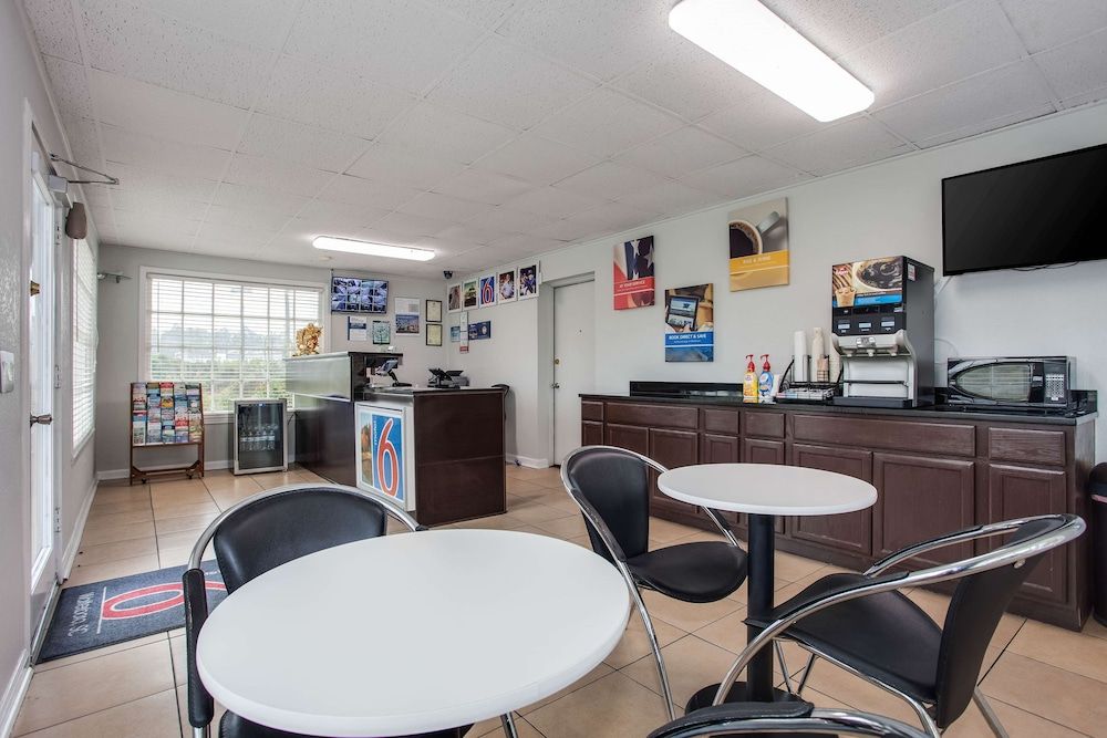 Motel 6 Walterboro, SC 2