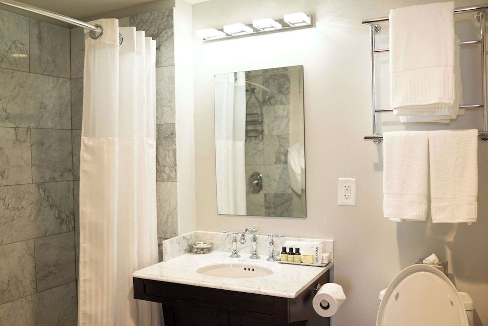 The Esquire Hotel, Ascend Hotel Collection 2