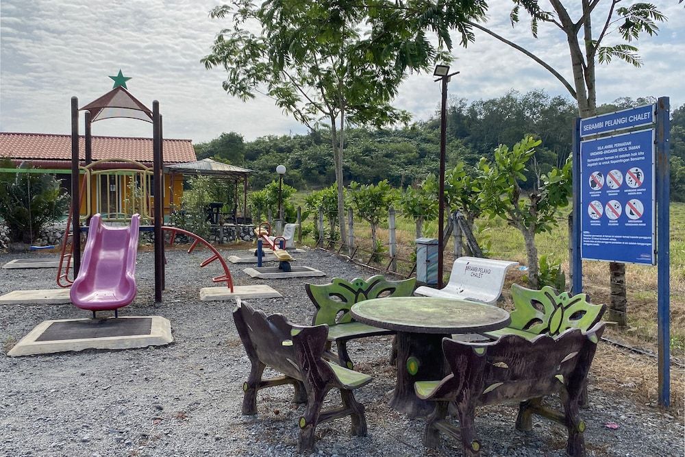 OYO 90168 Serambi Pelangi Chalet 3