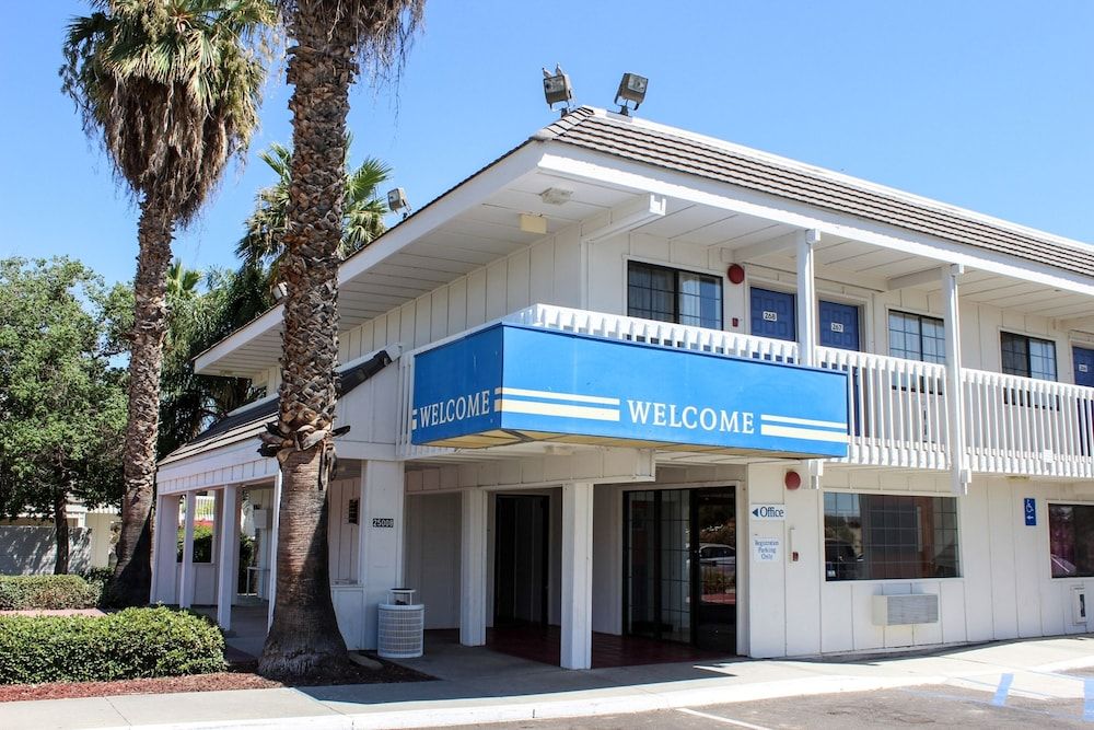Motel 6 Coalinga, CA - East 2 estrelas em Coalinga