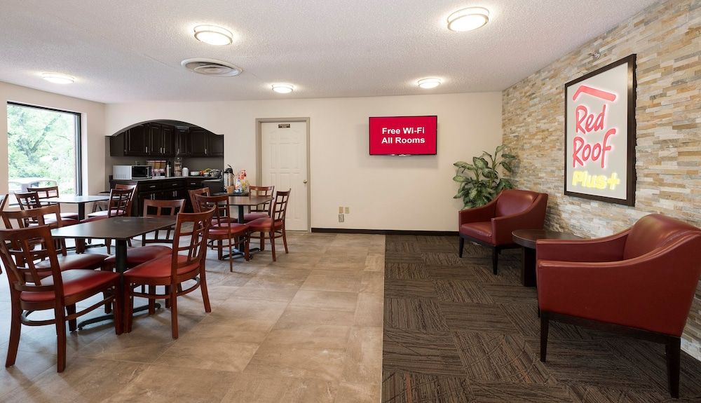 Red Roof Inn PLUS+ & Suites Opelika 3