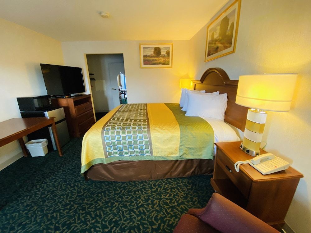 Harrisonville Inn & Suites 2