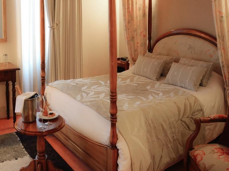 Logis Hôtel Du Dauphin 2