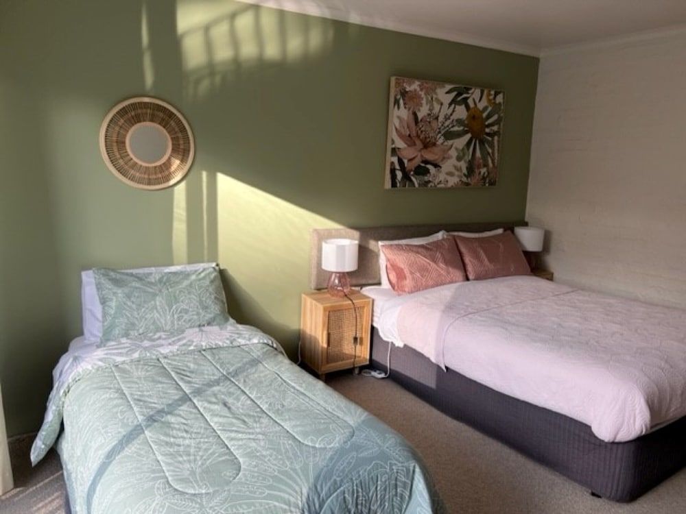 Riverbank Park Motel 3