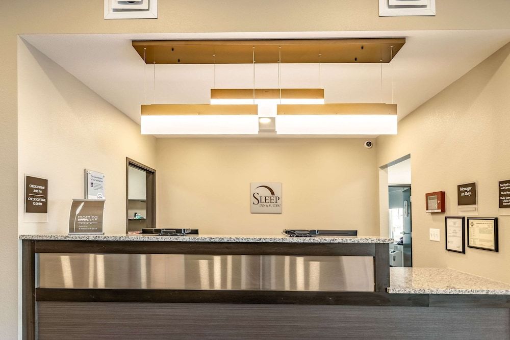 Sleep Inn & Suites Mt. Hope 2