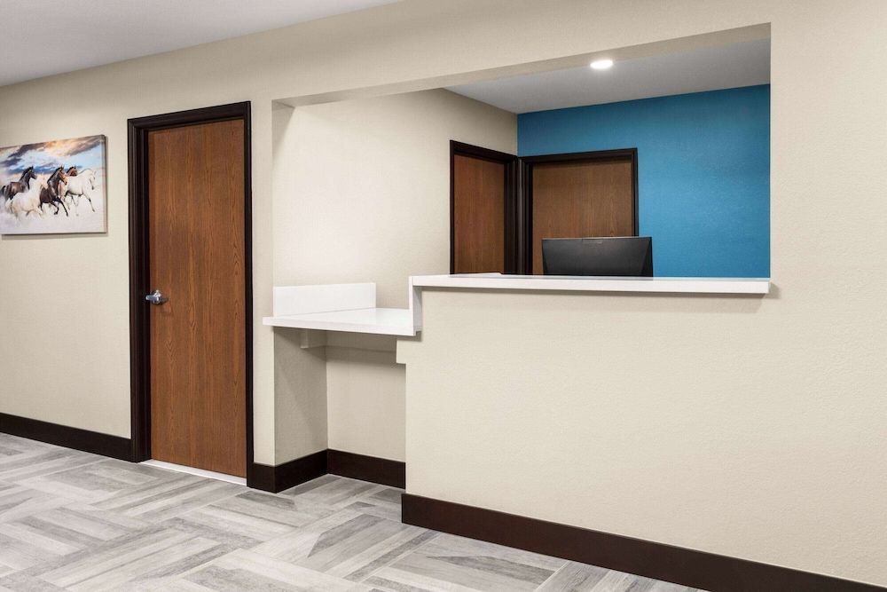 Days Inn by Wyndham Washington Court House 2