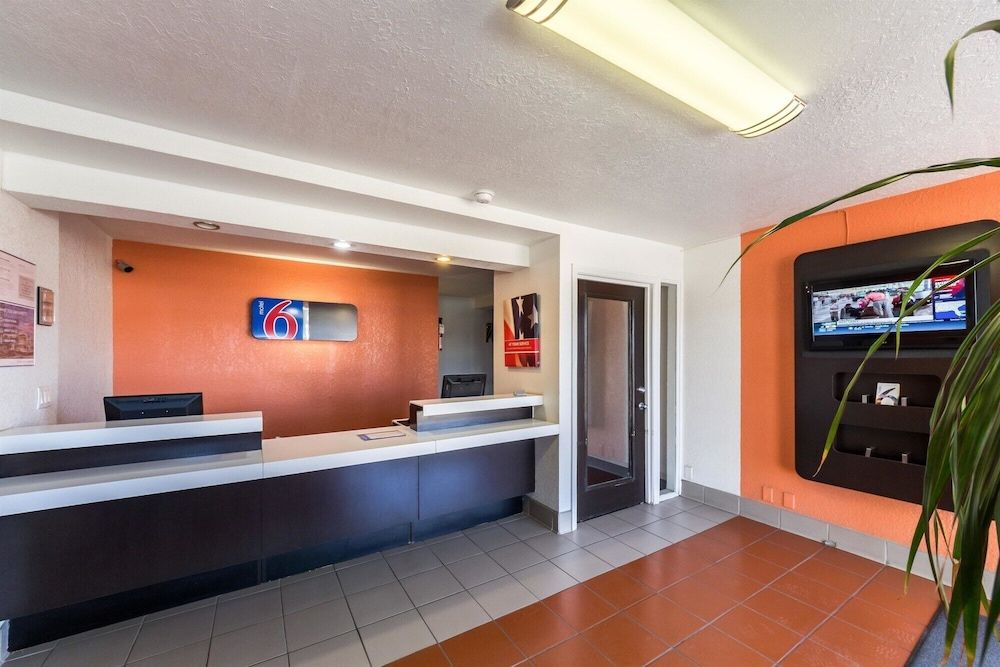 Motel 6 Uvalde, TX 3