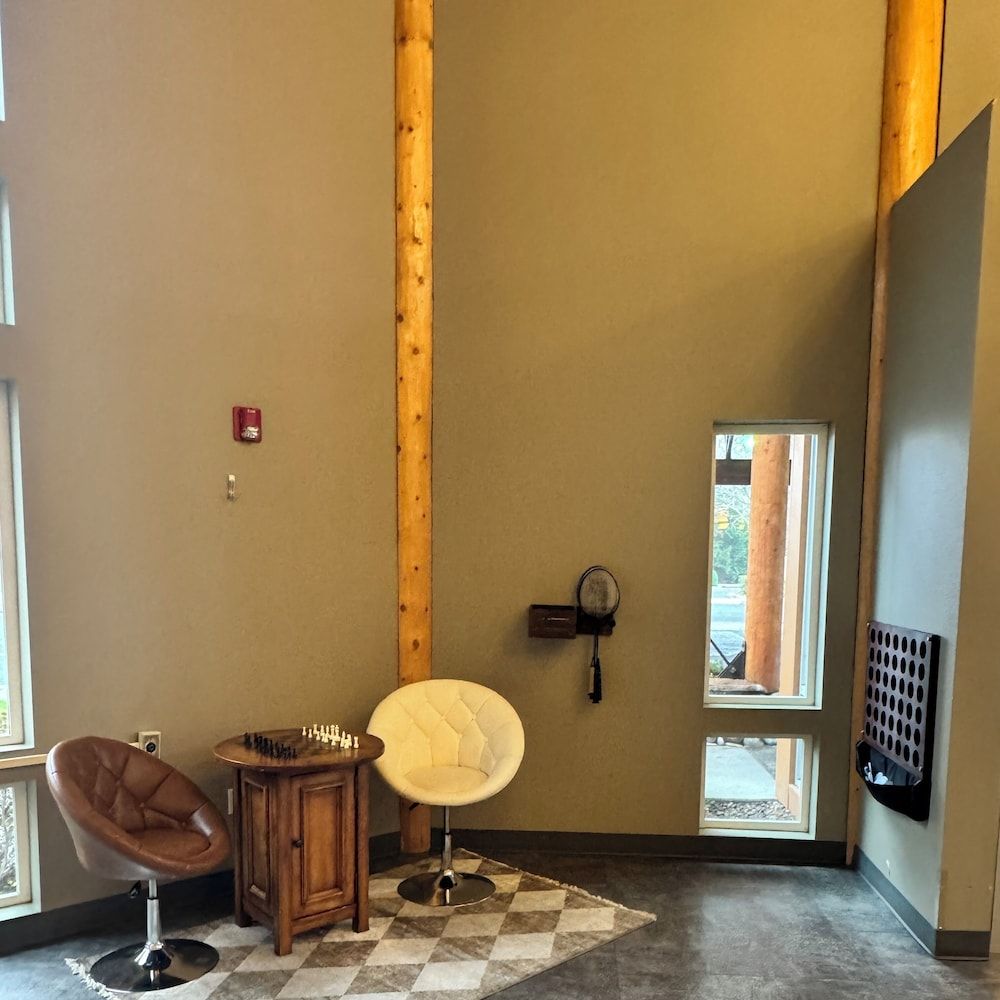 River Lodge And Grill 2