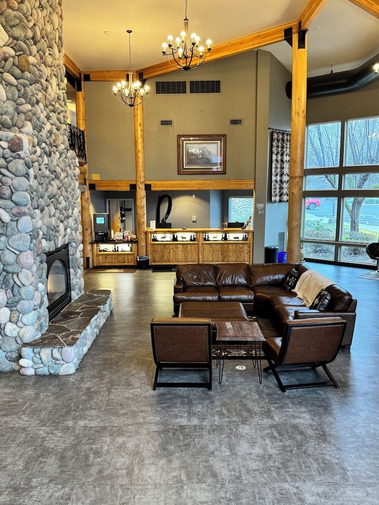 River Lodge And Grill 3