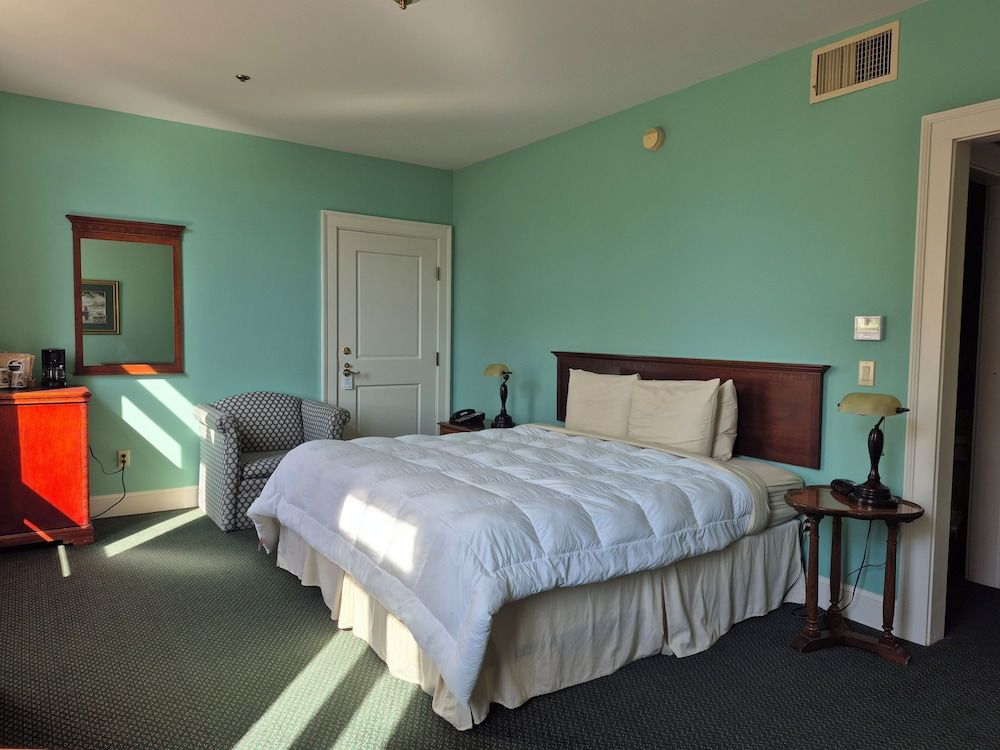 Bertram Inn at Glenmoor 3