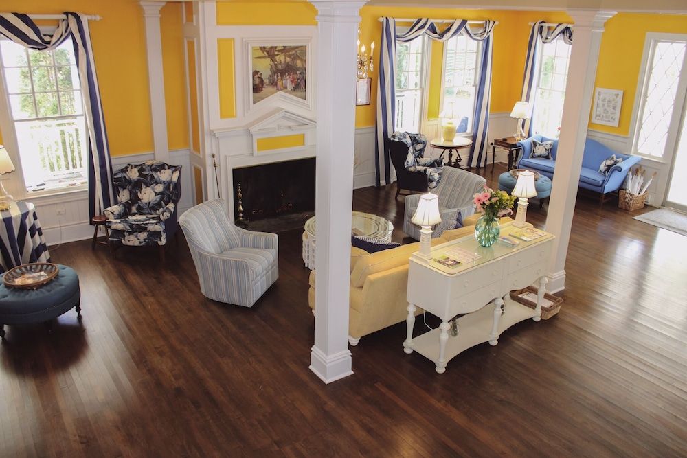 Colonial Inn in Harbor Springs 2 étoiles à Harbor Springs