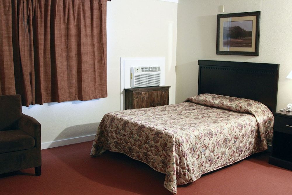 Carriage House Country Club 3