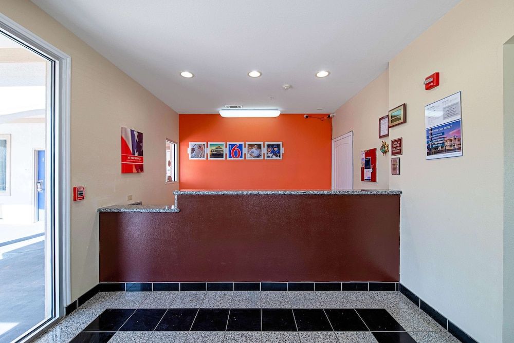 Motel 6 Rhome, TX 3