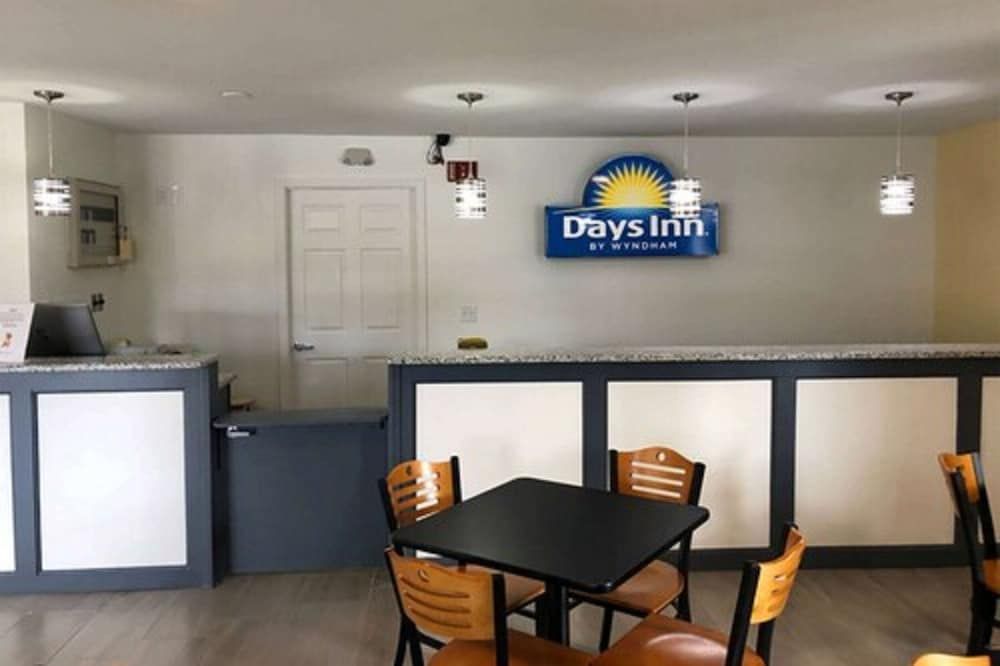 Days Inn by Wyndham Cape Carteret near Emerald Isle 2