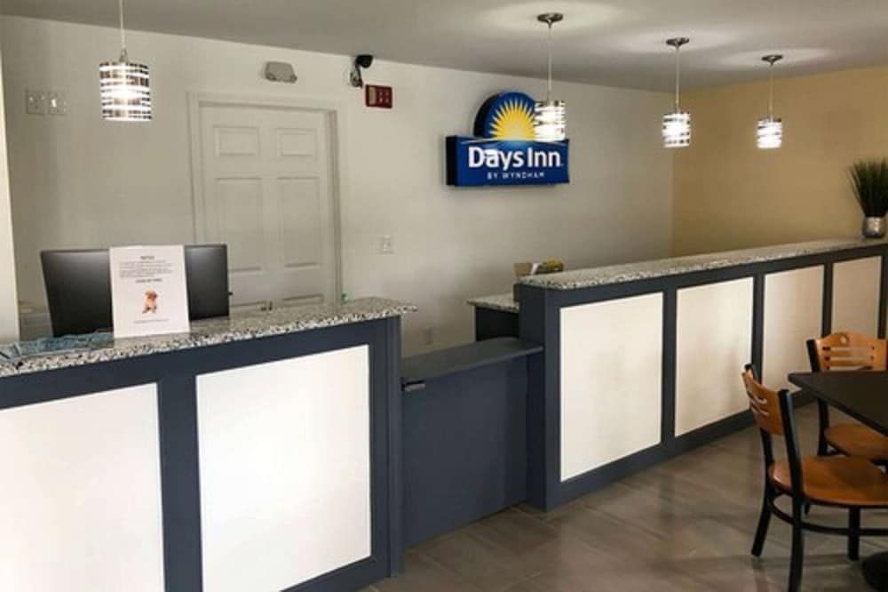 Days Inn by Wyndham Cape Carteret near Emerald Isle 3