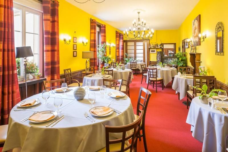 Logis Hôtel D'Angleterre 3 estrelas em Saint-Calais